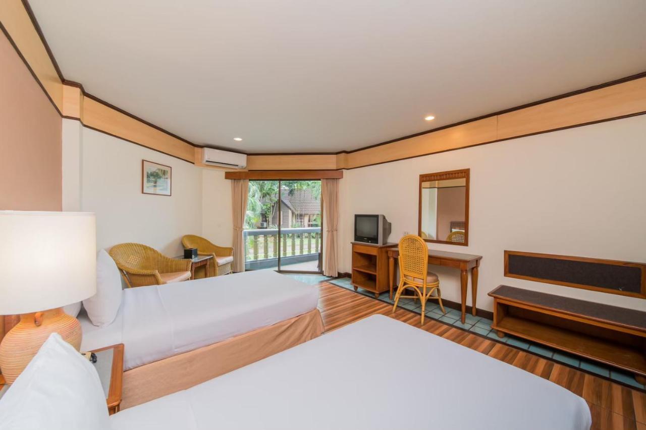 Botany Beach Resort Pattaya Na Chom Thian Exterior photo