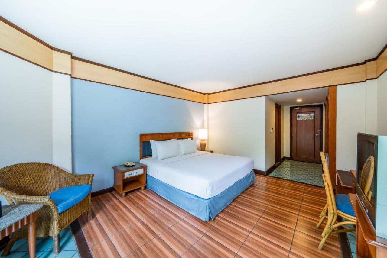 Botany Beach Resort Pattaya Na Chom Thian Exterior photo